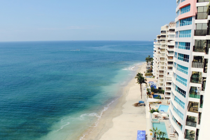 chambre-hote-CARNOULES-min_beach_ocean_shore_hotel_palm_tree-33726